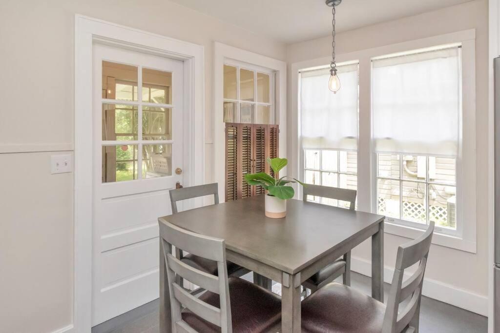 Stylish 3 Bedroom Home Close To Downtown Mobile Exteriör bild
