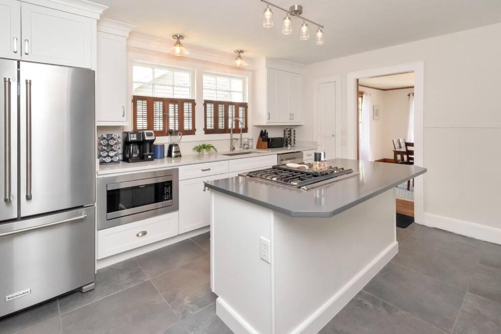 Stylish 3 Bedroom Home Close To Downtown Mobile Exteriör bild