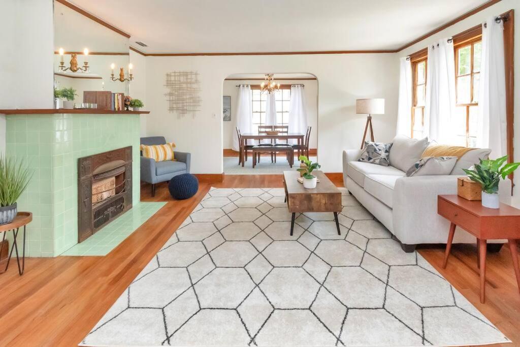 Stylish 3 Bedroom Home Close To Downtown Mobile Exteriör bild